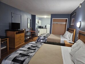 Superior Room, 2 Queen Beds | Desk, free WiFi, bed sheets - Metro Inn (Victoria)