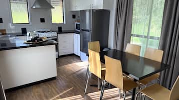 Full-sized fridge, microwave, stovetop, dishwasher