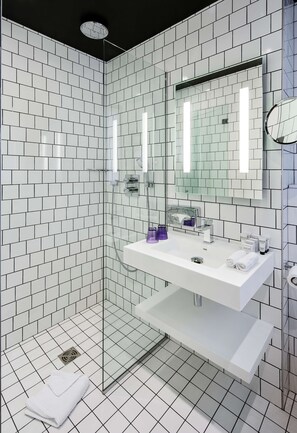 In-room safe, soundproofing, iron/ironing board, free WiFi - Best Western Premier Faubourg 88 (Paris)