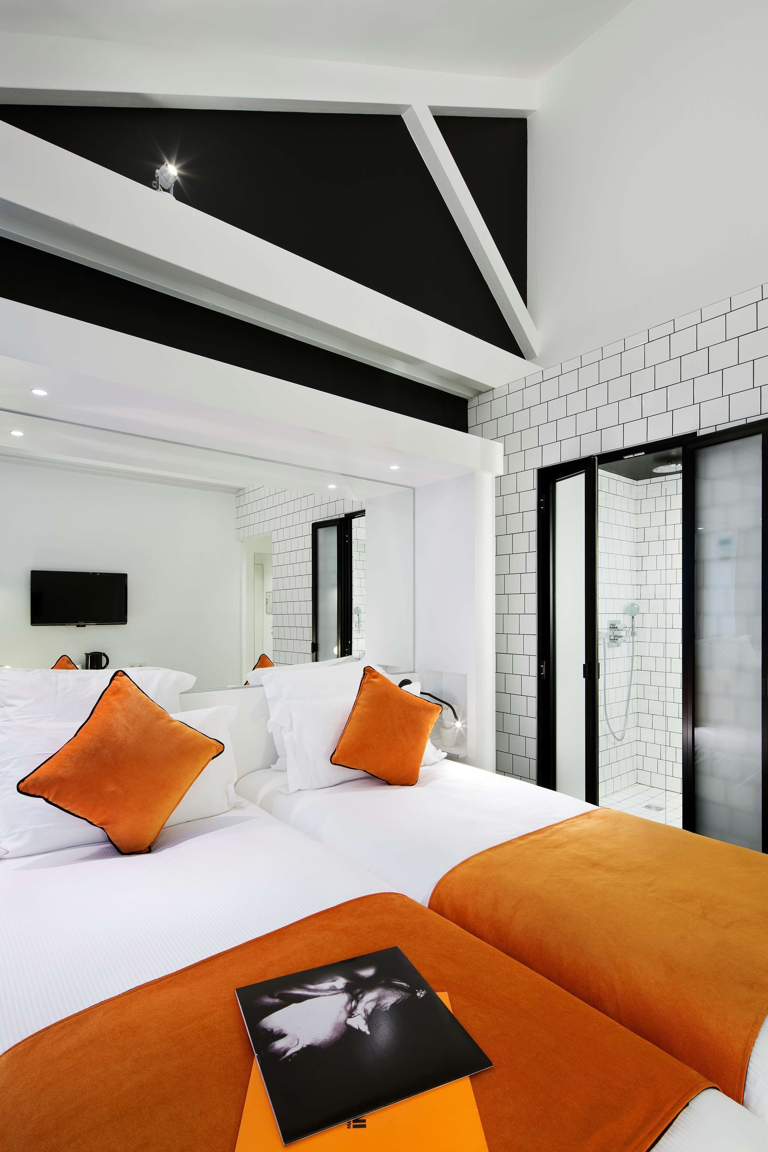 In-room safe, soundproofing, iron/ironing board, free WiFi