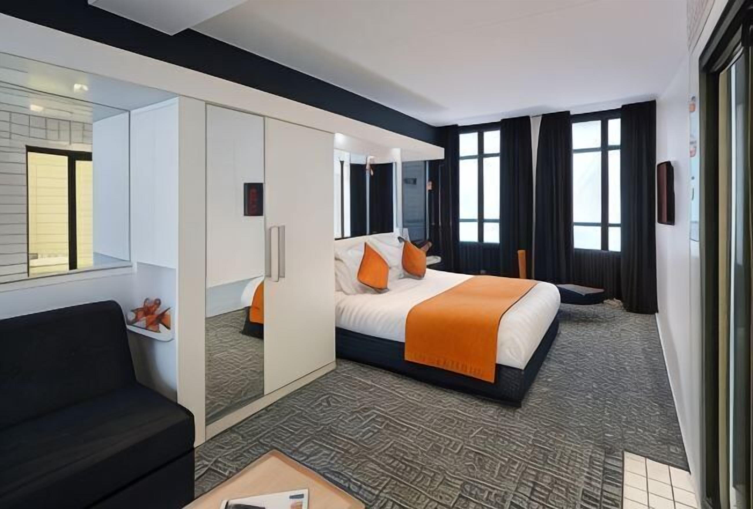 In-room safe, soundproofing, iron/ironing board, free WiFi