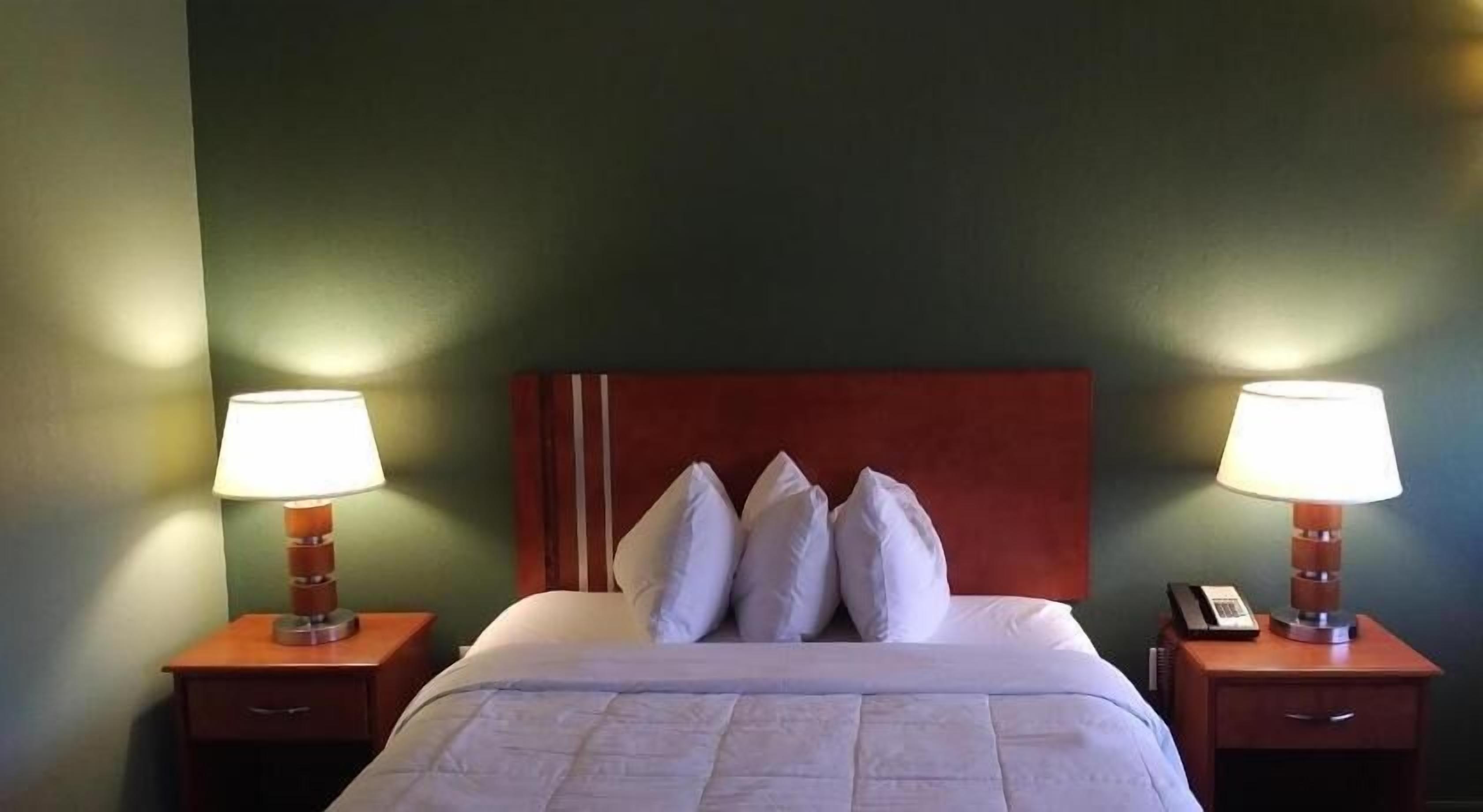 Työpöytä, silitysrauta/-lauta, ilmainen Wi-Fi, vuodevaatteet