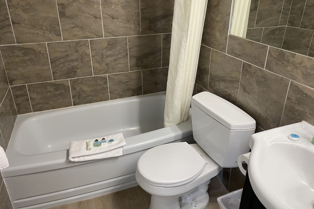 Duş/küvet kombinasyonu, havlu