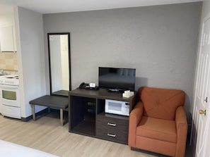 Standardzimmer, 1 King-Bett, Kochnische | Wohnbereich