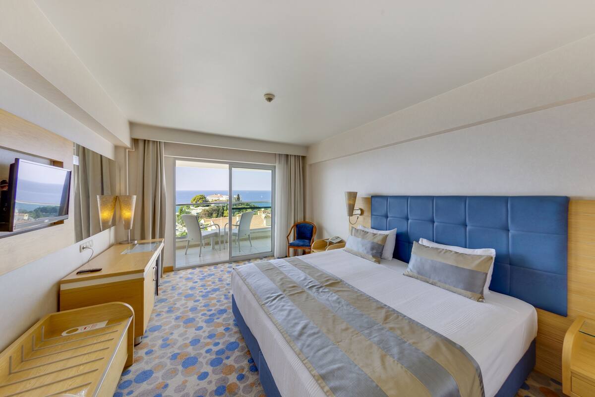 Standard Room, Sea View | Premium bedding, minibar, in-room safe, desk