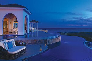Seasonal outdoor pool, pool umbrellas, sun loungers