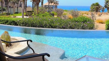 Premium bedding, pillow-top beds, minibar, in-room safe