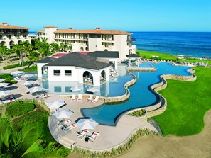 Seasonal outdoor pool, pool umbrellas, sun loungers - Secrets Puerto Los Cabos - Adults Only - All Inclusive (San José del Cabo)