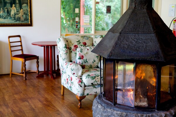 Interior - Sanctuary House Resort Motel (Badger Creek)