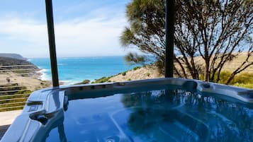 Deluxe Apartment, 2 Bedrooms, Jetted Tub | Terrace/patio