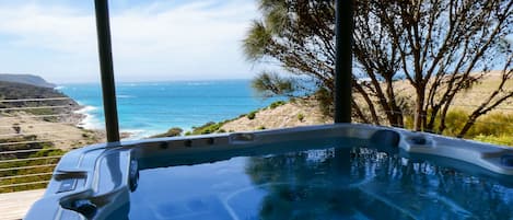 Deluxe Apartment, 2 Bedrooms, Jetted Tub | Terrace/patio