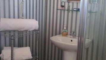 Cabana | Bany | Dutxa, assecador de cabells, barnussos i tovalloles