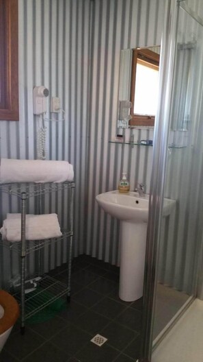 Cabin | Bathroom | Shower, hair dryer, bathrobes, towels - Stone Hut Cottage (Stone Hut)