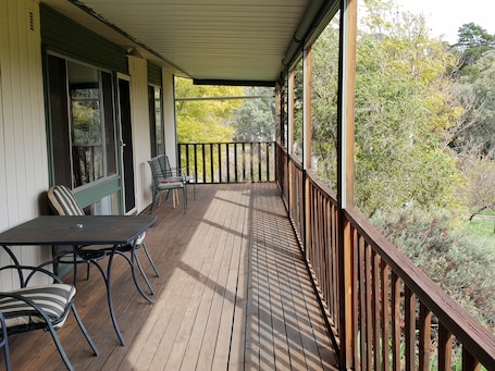 Apricot Cottage | Balcony