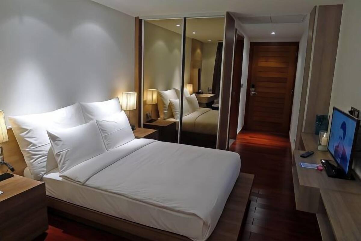 In-room safe, desk, laptop workspace, blackout curtains