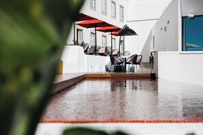 Outdoor pool - Memmo Alfama - Design Hotels (Lisbon)
