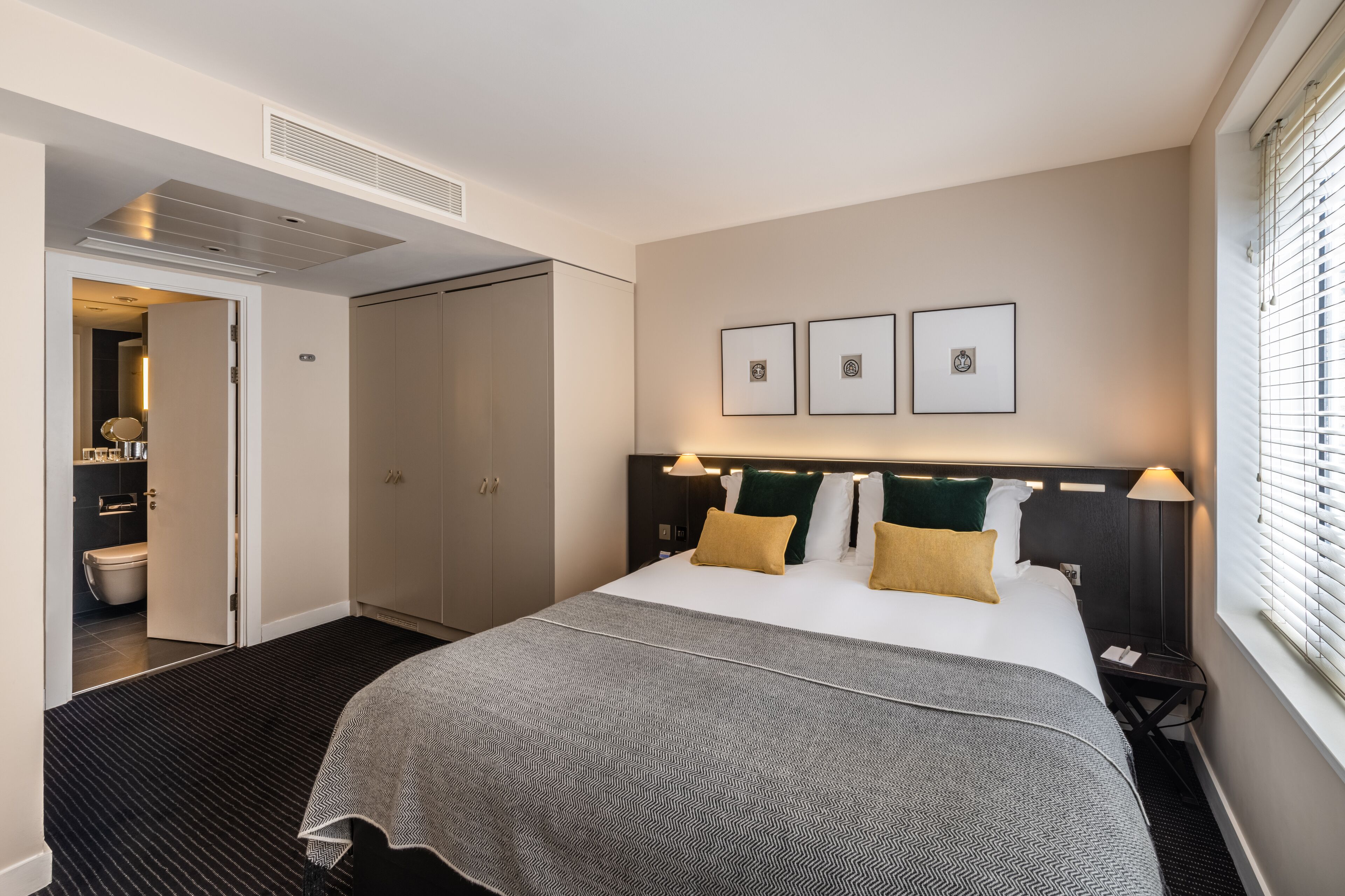 double or twin room | 1 bedroom, in-room safe, desk, soundproofing
