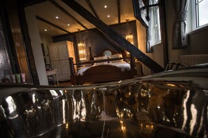 行政双人房 | 办公桌、熨斗/熨衣板、折叠床/加床（额外收费）、免费 WiFi