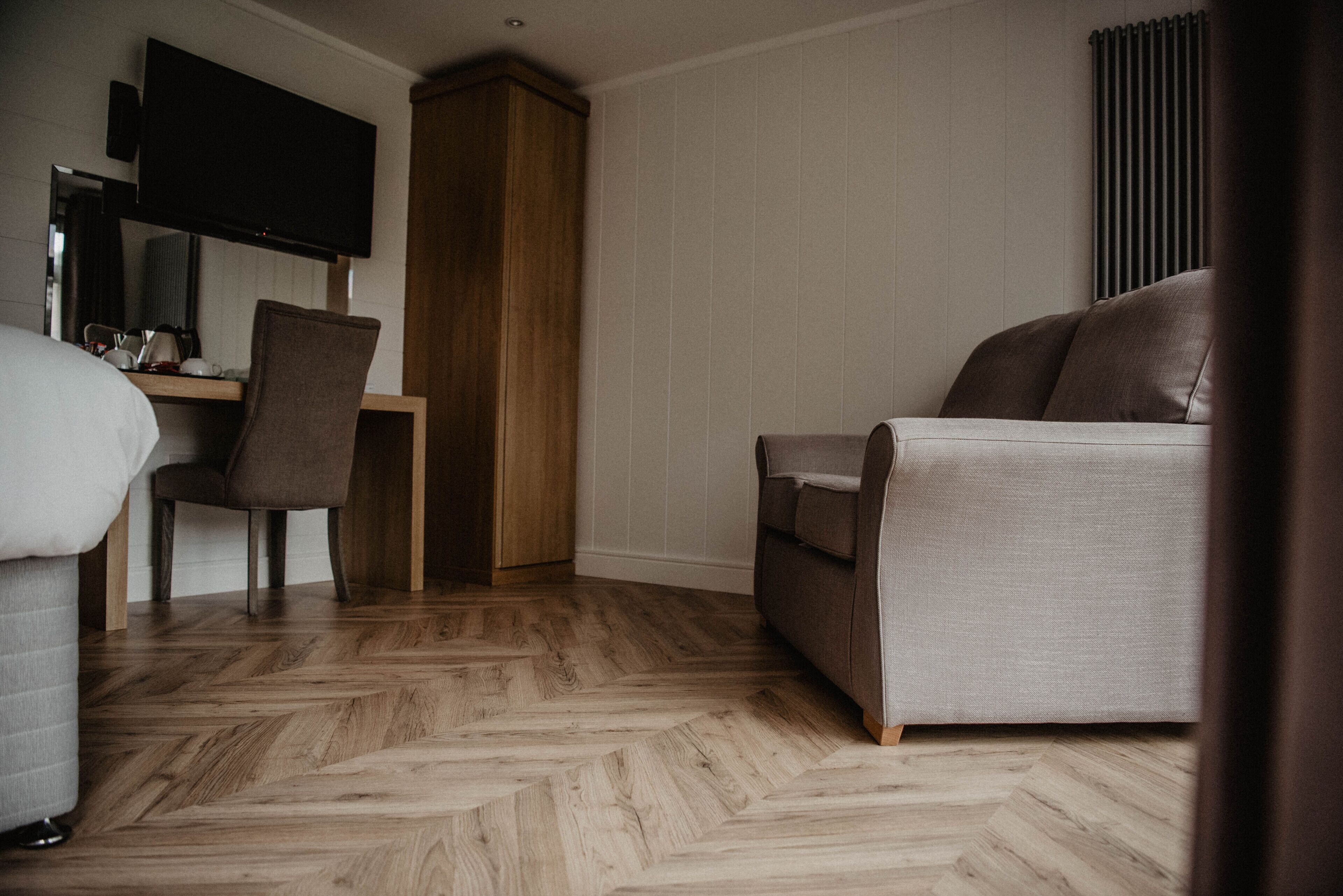 luxury cabin, 1 king bed | desk, iron/ironing board, rollaway beds, free wifi