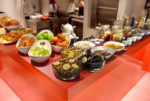 Free daily buffet breakfast