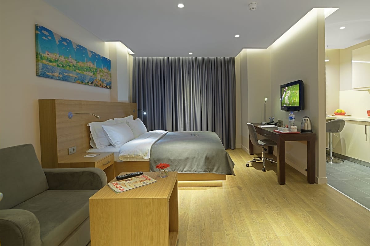 32-inch LED TV with satellite channels, TV