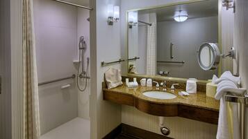 Artículos de tocador gratuitos, secador de pelo, toallas, jabón