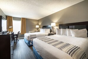 Premium bedding, laptop workspace, iron/ironing board, free WiFi - THE BRANSINN Entertainment District (Branson)