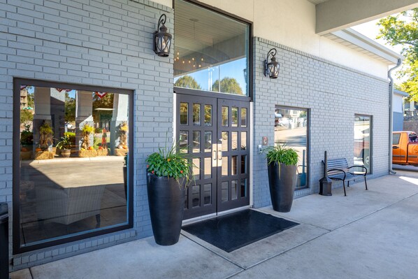 Reception - THE BRANSINN Entertainment District (Branson)