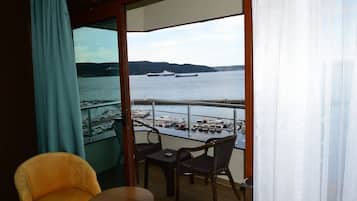 Deluxe Double Room Sea View | 1 bedroom, minibar, in-room safe, desk