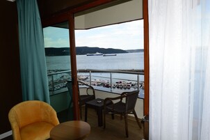 Deluxe Double Room Sea View | Frigobar, cofres nos quartos, escrivaninha