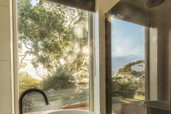 Luxury Villa, 1 King Bed, Valley View, Slope side | Bathroom | Separate tub and shower, deep soaking tub, rainfall showerhead