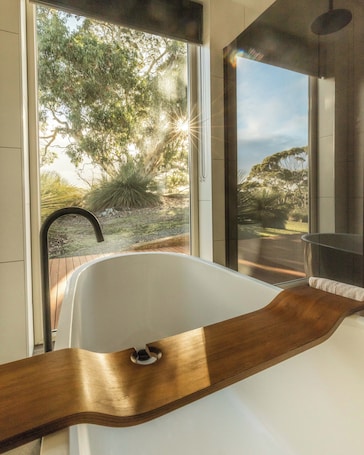 Luxury Villa, 1 King Bed, Valley View, Slope side | Bathroom. Ecopia Retreat