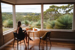 Luxury Villa, 1 King Bed, Valley View, Slope side | In-room dining - Ecopia Retreat (Seddon)