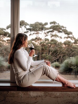 Luxury Villa, 1 King Bed, Valley View, Slope side | 3 bedrooms, Egyptian cotton sheets, premium bedding, Select Comfort beds - Ecopia Retreat (Seddon)