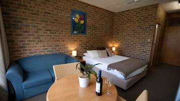 King Suite with River View | Living area | 32-cm flat-screen TV with digital channels, TV