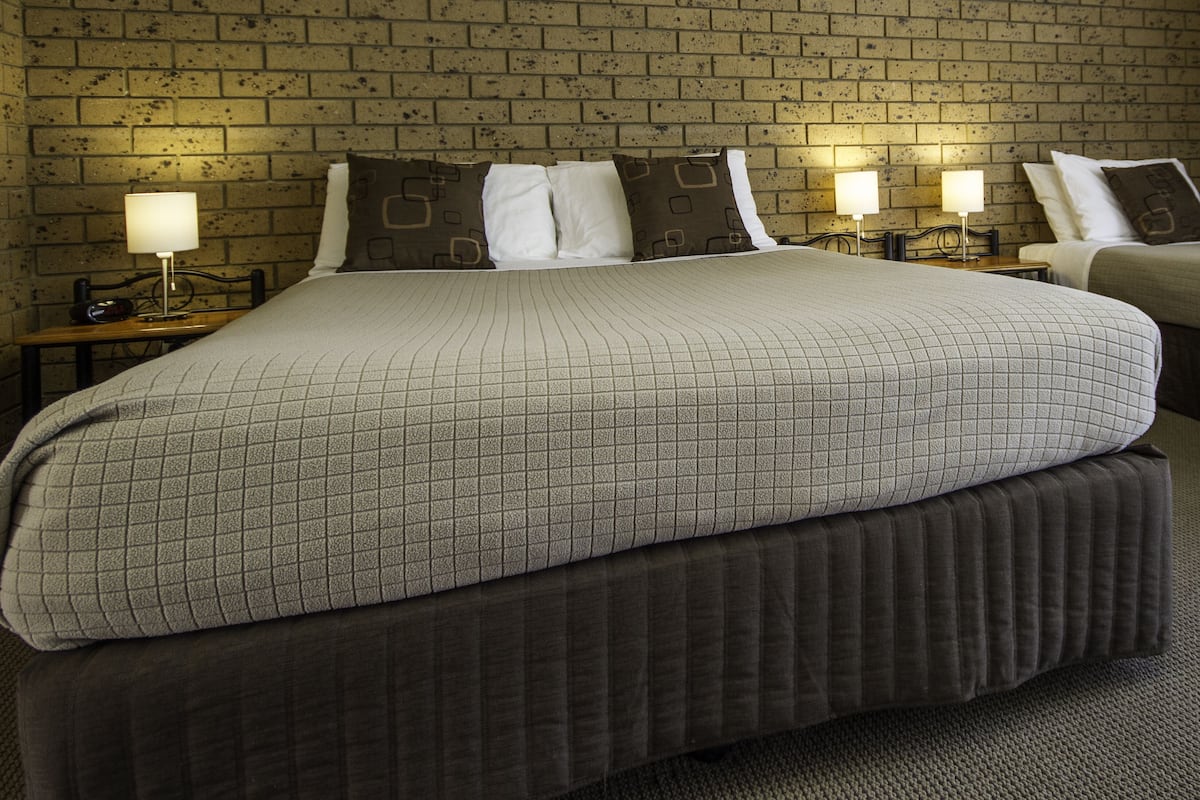 Standard Room | Desk, iron/ironing board, free WiFi, bed sheets