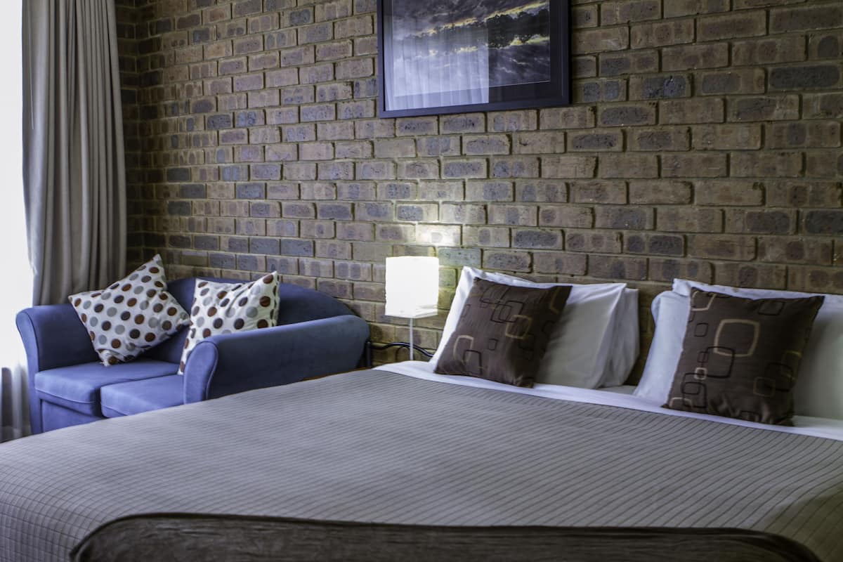 King Suite with River View | Living area | 32-cm flat-screen TV with digital channels, TV