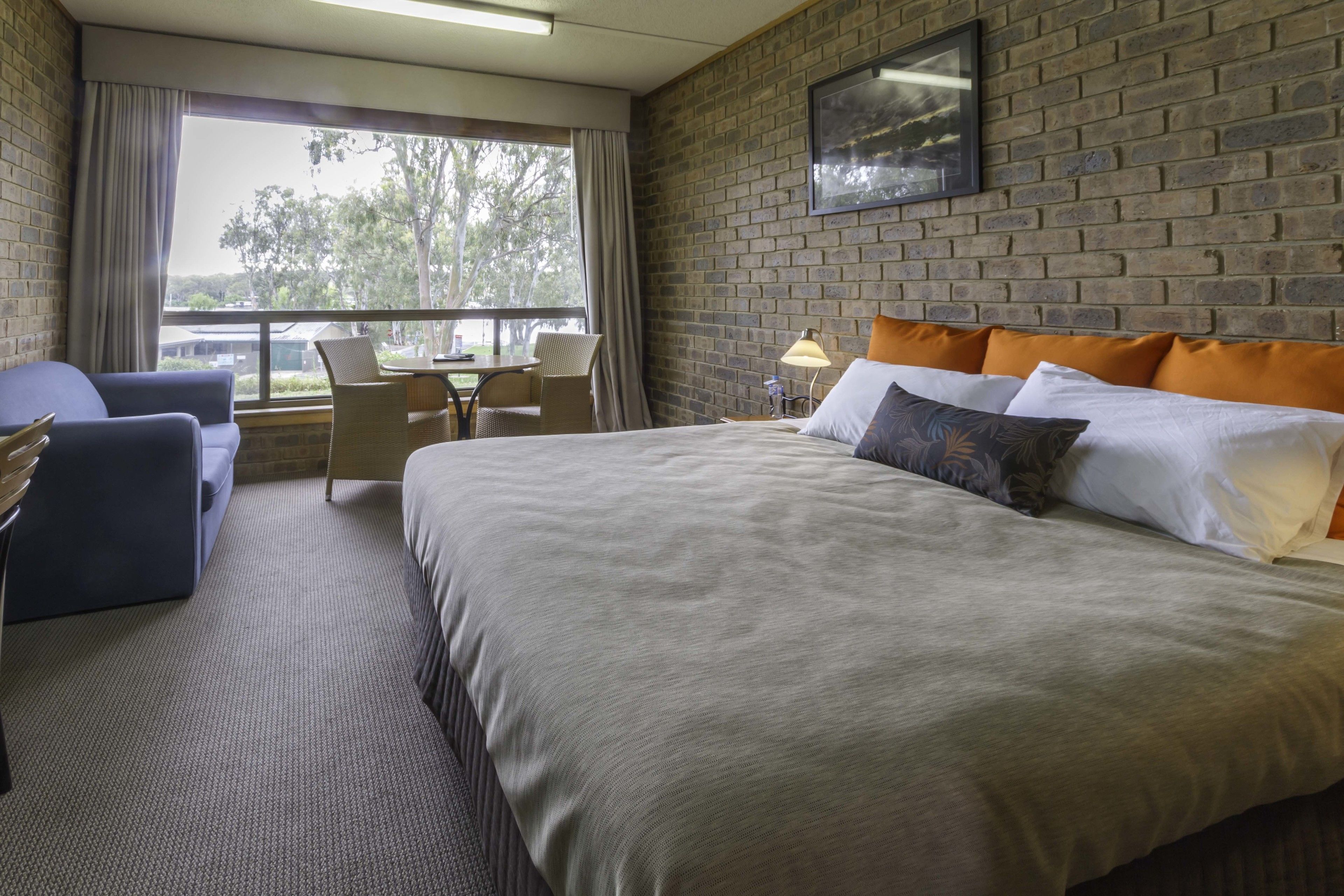 king suite with river view | desk, iron/ironing board, free wifi, bed sheets