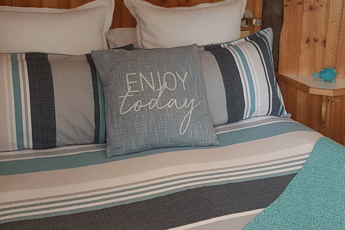 Panorama kamer, bubbelbad | 1 slaapkamer, individueel gemeubileerd, verduisterende gordijnen
