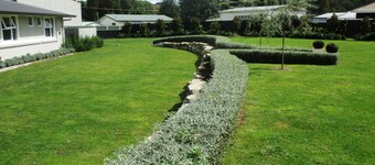 乌尔汽  车旅馆、酒吧和餐馆