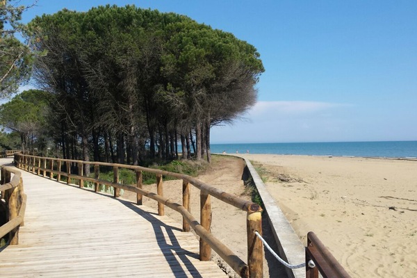 Private beach nearby, sun loungers, beach umbrellas, 2 beach bars