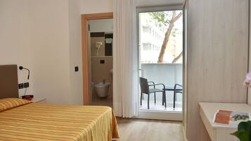 Minibar, Zimmersafe, Schreibtisch, kostenloses WLAN