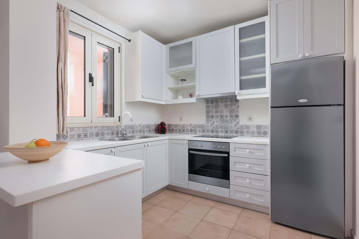 garden level hideaway | bathroom | free toiletries, hair dryer, towels, soap