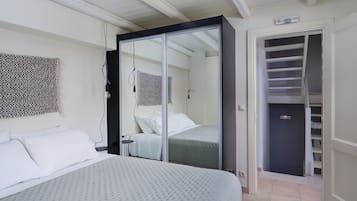 Maison Supérieure, 2 chambres, vue montagne | Surmatelas, coffres-forts dans les chambres, décoration personnalisée