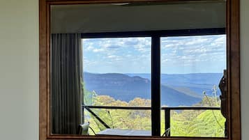 客房 (Cliff View, 1 Night Min) | 獨特設計、獨特裝修、書桌、遮光窗簾/窗簾