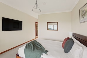 Cliff View Room | Individually decorated, individually furnished, desk, blackout curtains