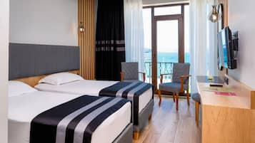 Standard Double or Twin Room, Non Smoking, City View | 1 bedroom, minibar, in-room safe, soundproofing