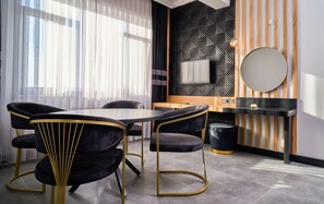 Suite, Sea View | Living area