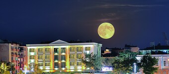Büyük Truva Oteli