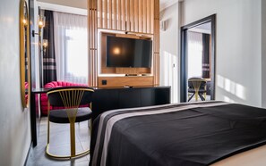 Suite, pemandangan laut | Minibar, brankas, kedap suara, dan Wi-Fi gratis
